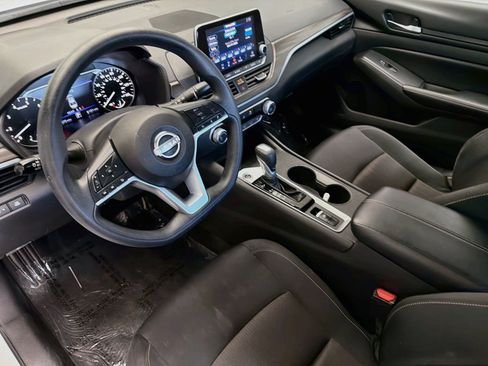 Used 2025 Nissan Altima 2.5 SV AWD/4WD image 7