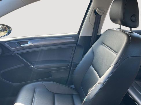 Used 2021 Volkswagen Golf 4-Door image 36