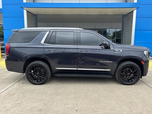 Used 2023 GMC Yukon SLT AWD/4WD image 2