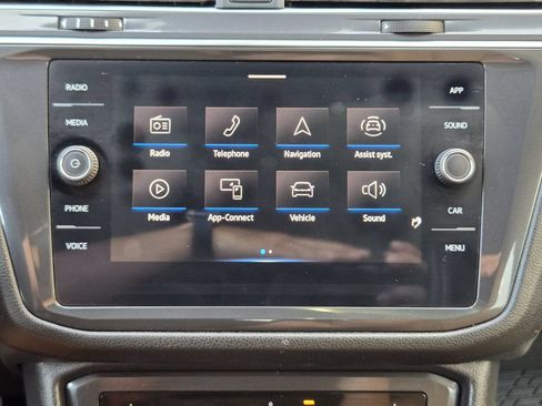 Used 2023 Volkswagen Tiguan SE w/ Panoramic Sunroof Package FWD image 13
