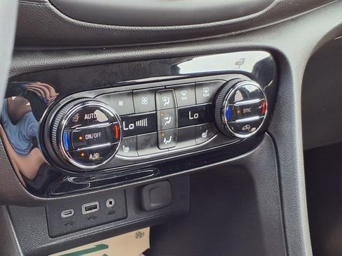 Used 2023 Buick Encore GX Essence w/ Experience Buick Package image 14