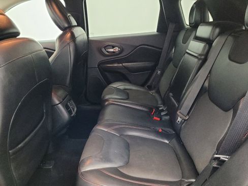 Used 2017 Jeep Cherokee Trailhawk AWD/4WD image 18