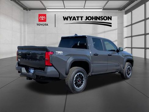 Used 2025 Toyota Tacoma TRD Off-Road AWD/4WD image 5