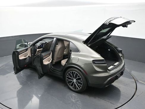 Certified 2025 Porsche Macan Electric RWD image 10