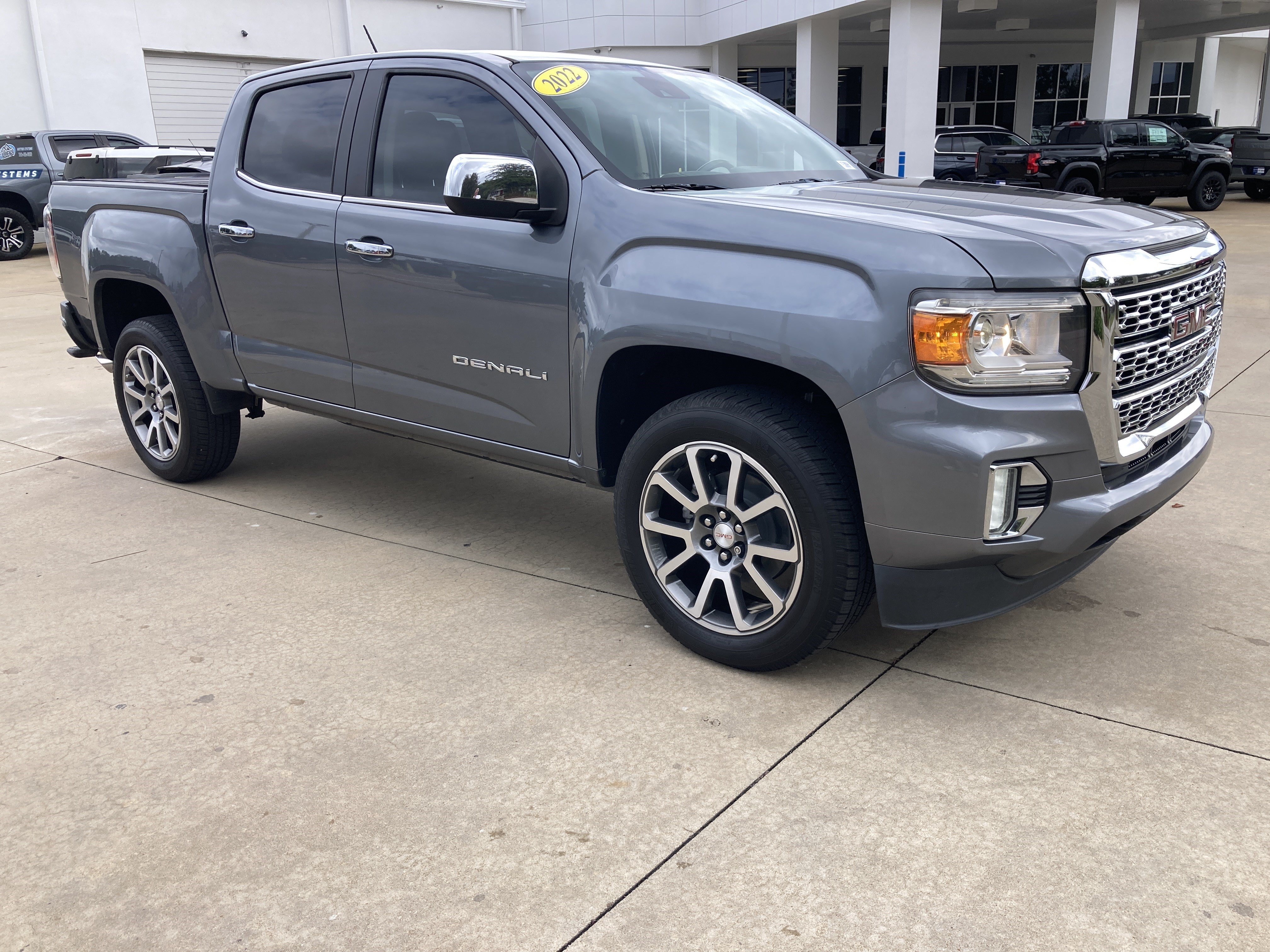 Used 2022 GMC Canyon Denali RWD image 3