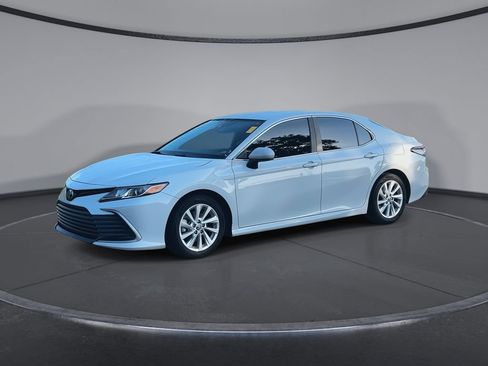 Used 2023 Toyota Camry LE FWD image 4