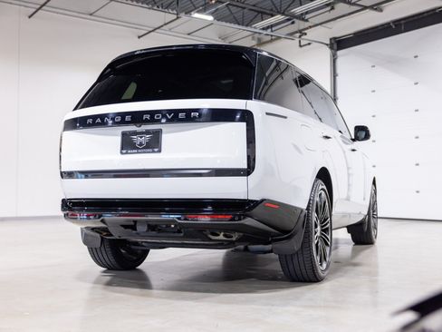Used 2024 Land Rover Range Rover Long Wheelbase Autobiography AWD/4WD image 4