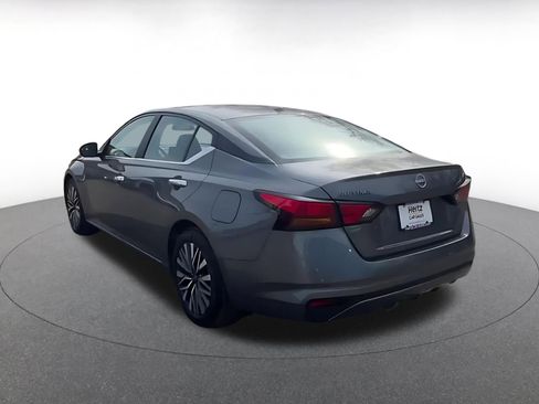 Used 2025 Nissan Altima 2.5 SV image 11