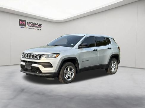 Used 2024 Jeep Compass Sport AWD/4WD image 4