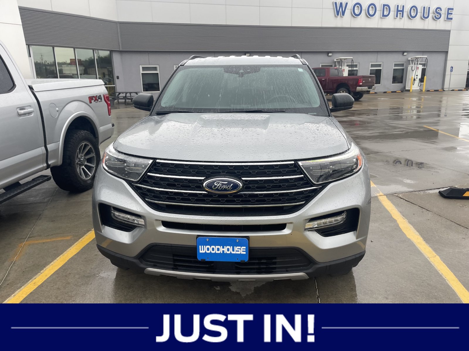 Used 2023 Ford Explorer XLT w/ Equipment Group 202A AWD/4WD image 2
