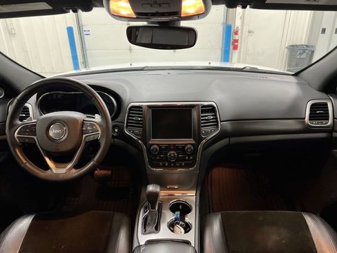 Used 2017 Jeep Grand Cherokee Altitude AWD/4WD image 10