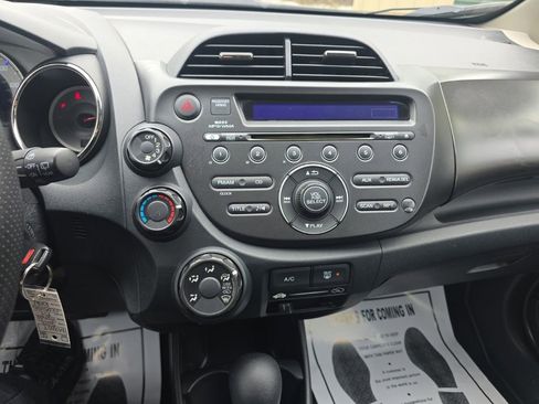Used 2013 Honda Fit Sport image 21