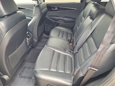 Used 2018 Kia Sorento SX image 9