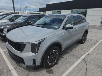 Certified 2025 Kia Sorento S w/ Panoramic Sunroof Package