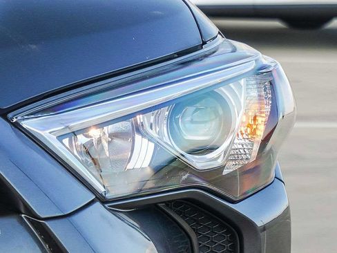 Used 2022 Toyota 4Runner SR5 Premium image 9