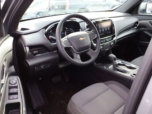 Used 2023 Chevrolet Traverse LT image 13