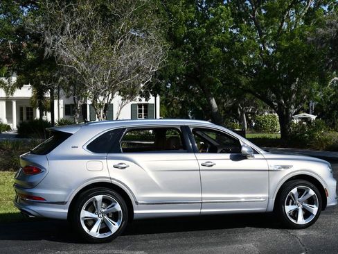 Used 2023 Bentley Bentayga Extended Wheelbase AWD/4WD image 35