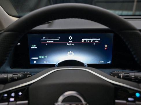 New 2025 Nissan Ariya Platinum image 32