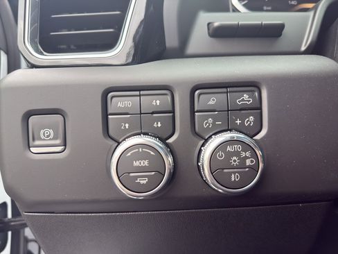 New 2026 GMC Sierra 2500 Denali w/ Technology Package AWD/4WD image 17