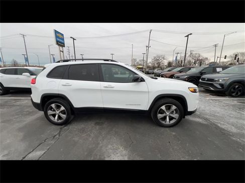 Used 2022 Jeep Cherokee Limited image 9