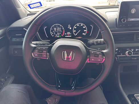 Used 2025 Honda Pilot Sport image 20