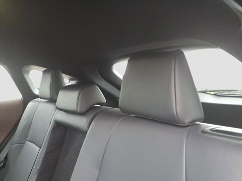 Used 2024 Toyota Venza image 17