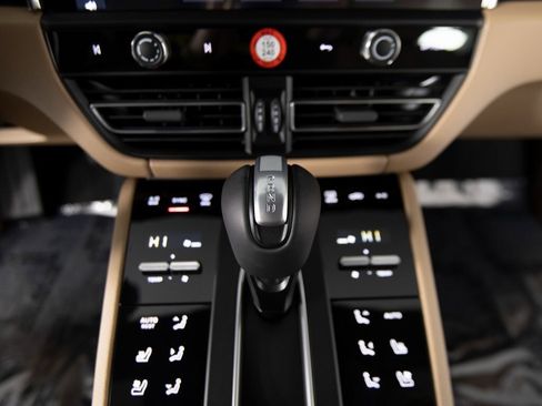 New 2026 Porsche Macan image 24