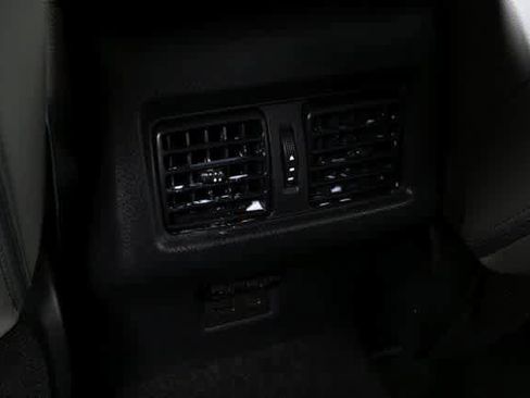 Used 2025 Toyota Camry SE image 18