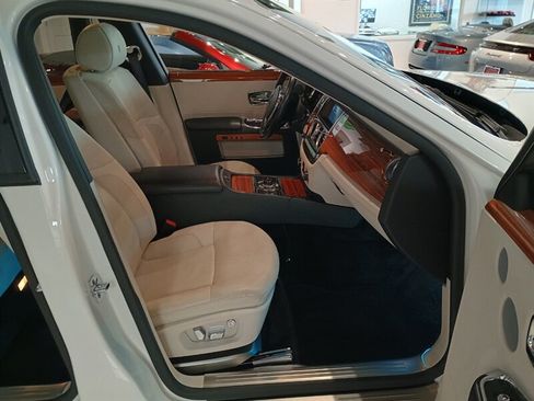 Used 2011 Rolls-Royce Ghost RWD image 15