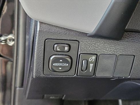 Used 2017 Toyota Corolla LE FWD image 27