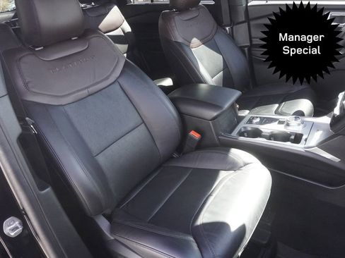 Used 2023 Ford Explorer Platinum w/ Technology Package image 24