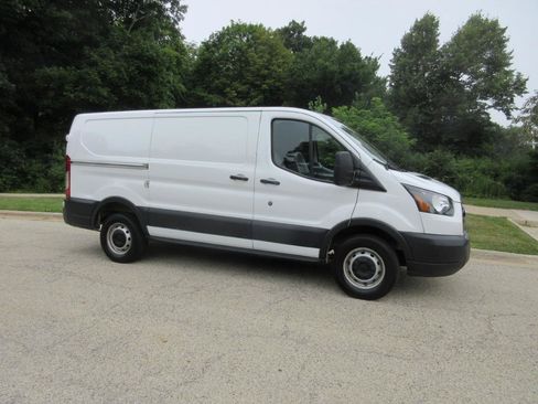 Used 2018 Ford Transit 250 130 Low Roof RWD image 3