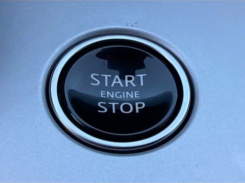 Used 2025 Land Rover Range Rover SE image 35