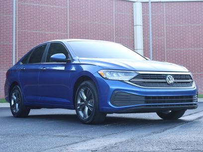 Used 2023 Volkswagen Jetta SE w/ Panoramic Sunroof Package