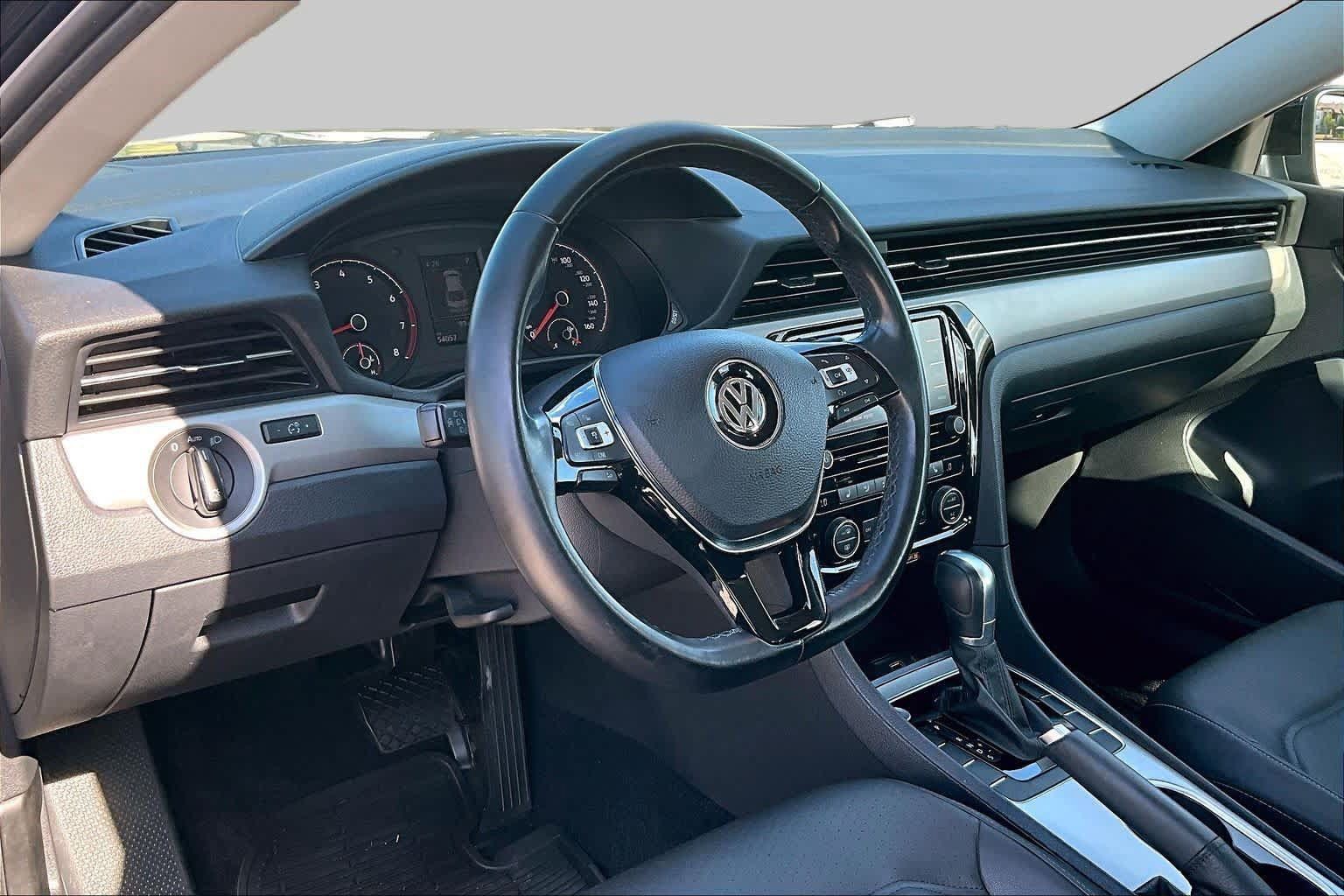 Used 2020 Volkswagen Passat 2.0T SE FWD image 18