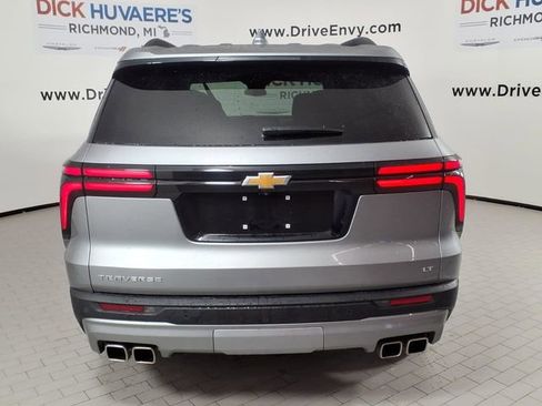 Used 2024 Chevrolet Traverse LT w/ Trailering Package image 5