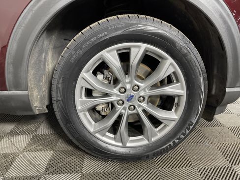 Used 2022 Ford Explorer XLT w/ Equipment Group 202A image 7