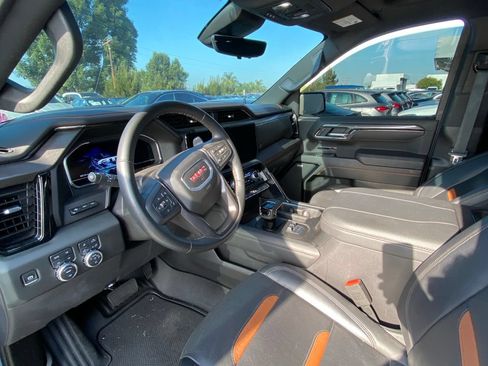 Used 2024 GMC Sierra 1500 AT4 w/ Technology Package AWD/4WD image 9