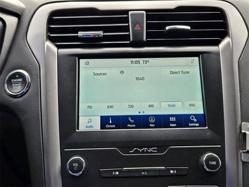 Used 2020 Ford Fusion SE image 19