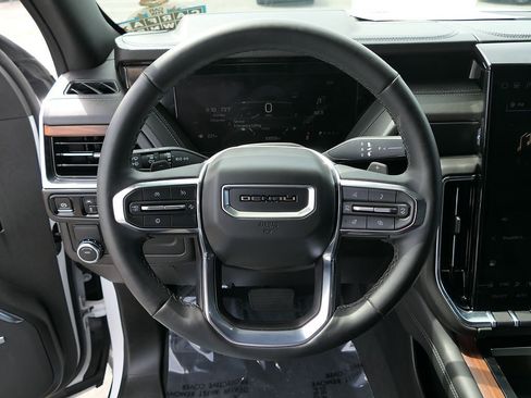 Used 2025 GMC Yukon XL Denali RWD image 17