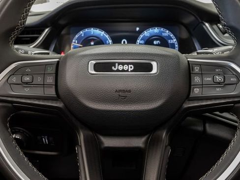 Certified 2024 Jeep Grand Cherokee Laredo AWD/4WD image 12