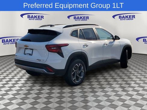 Certified 2024 Chevrolet Trax LT FWD image 2