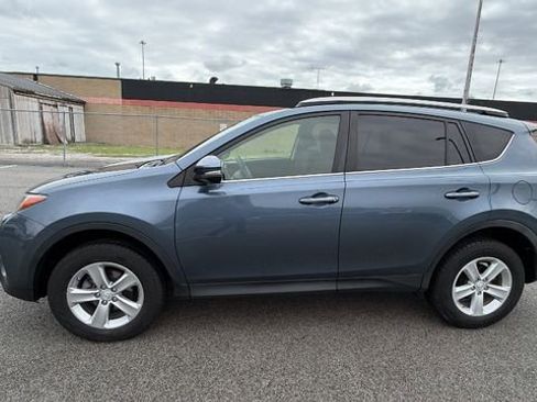 Used 2013 Toyota RAV4 XLE AWD/4WD image 2