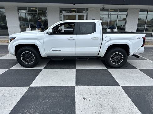 Used 2024 Toyota Tacoma TRD Sport w/ TRD Sport Upgrade Package image 1