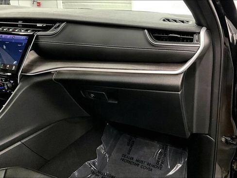 Used 2025 Jeep Grand Cherokee L Limited w/ Black Appearance Package AWD/4WD image 19