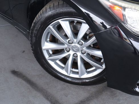 Used 2017 INFINITI Q50 3.0t Premium image 3