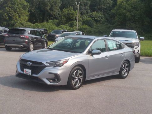 Used 2024 Subaru Legacy Premium AWD/4WD image 3