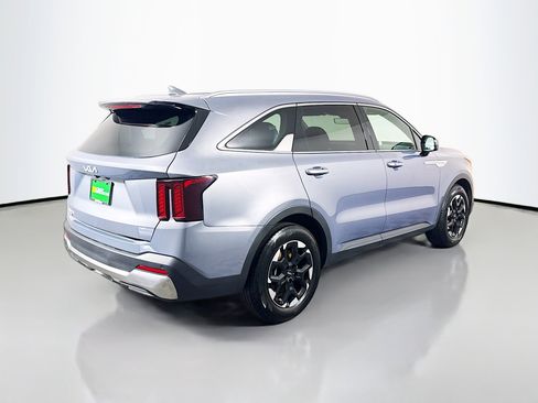 Used 2024 Kia Sorento S image 10