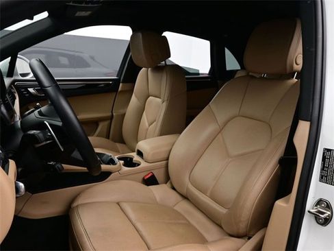 Used 2024 Porsche Macan image 5