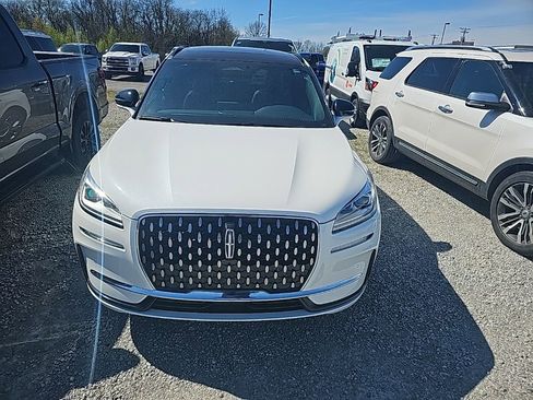 Used 2025 Lincoln Corsair Grand Touring w/ Equipment Group 301A image 2